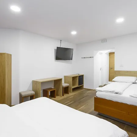 Pri Peclju 3* Podgrad (Osrednjeslovenska)